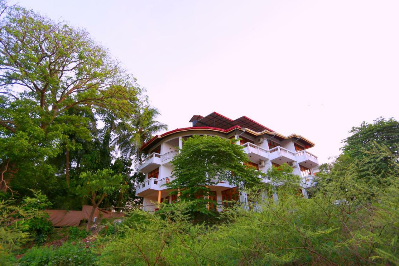 Hotel Mahaweli Spring Sirimalwatta Zewnętrze zdjęcie